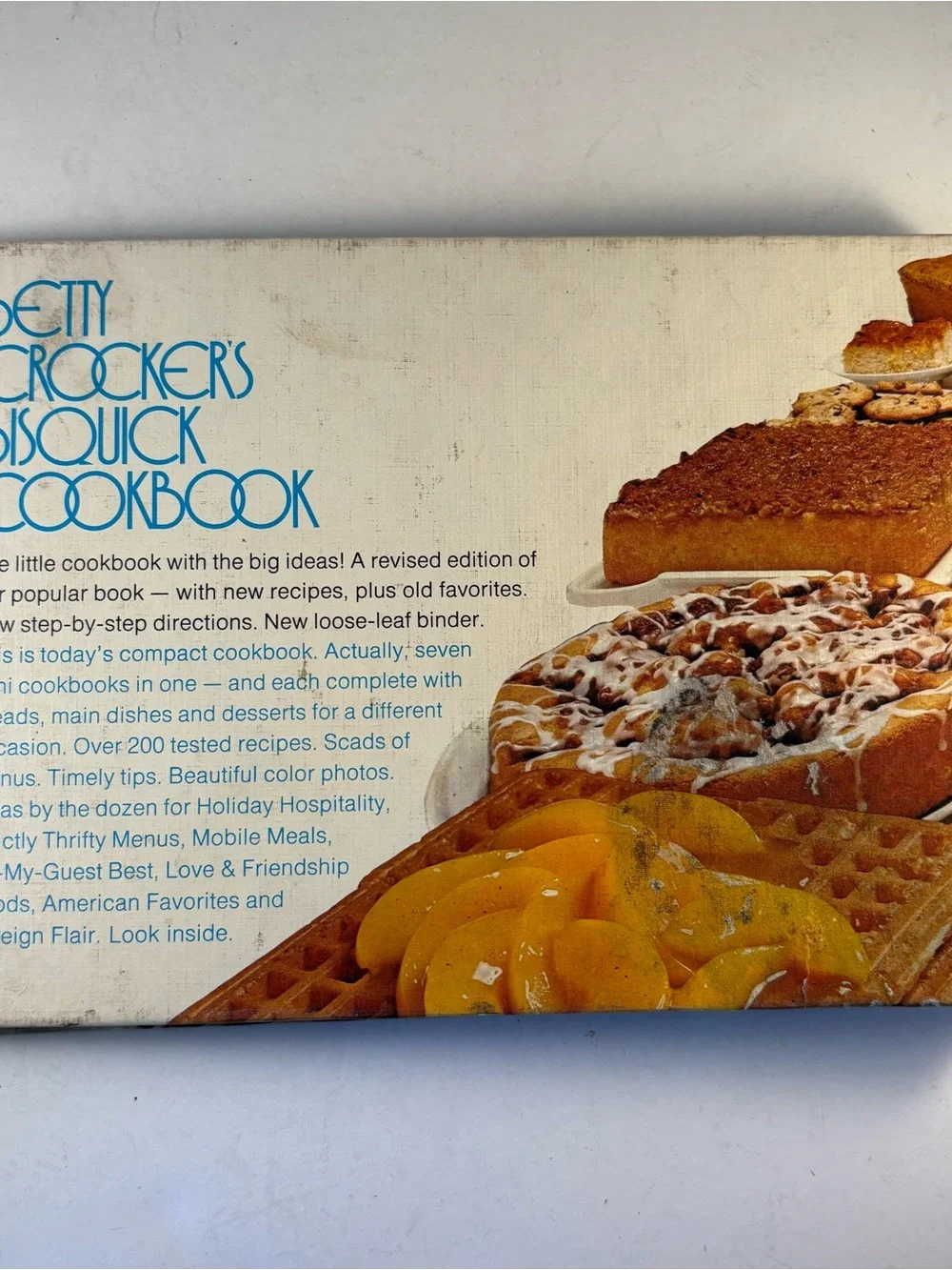 Vintage 1973 2nd Printing BETTY CROCKER’S BISQUICK COOKBOOK 3-Ring HardcoverBook